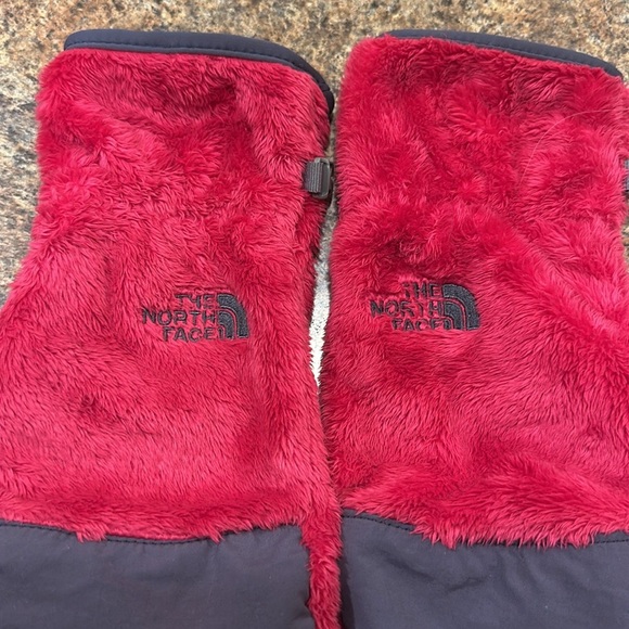 The North Face Thermal Fleece Mittens Size Medium Fuchsia Gray Soft Warm - Picture 3 of 9